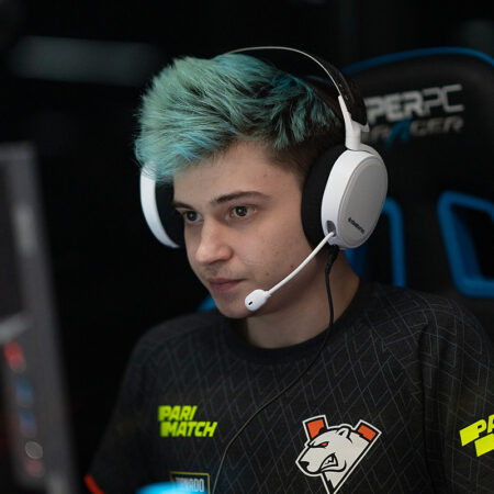 RAMZES666 afirma que qualquer carry joga melhor na terceira posição do que um offlaner