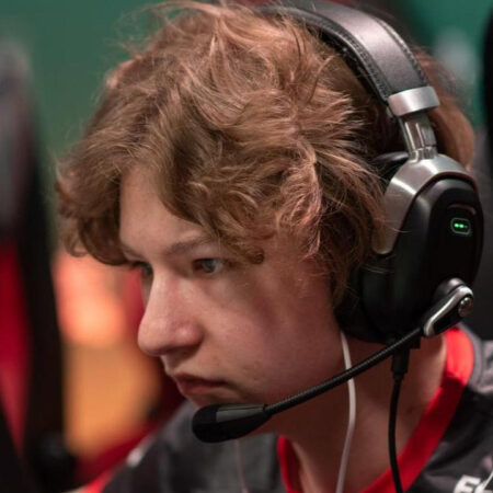 Aurora Gaming contrata o grande mestre russo Ian Nepomniachtchi