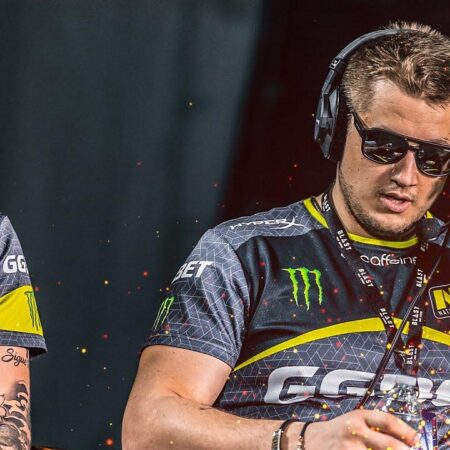 Zeus compara s1mple e donk