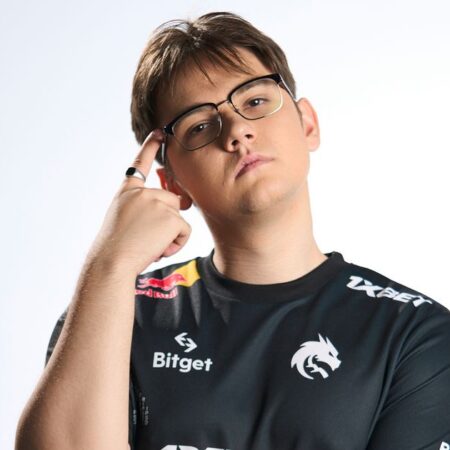 Yatoro adquire courier de Dota 2 avaliado em mais de R$ 1,5 milhão