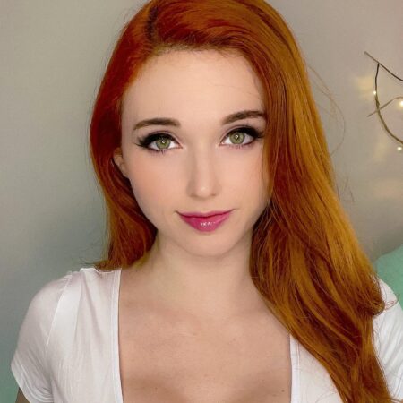 Streamer Amouranth relata assalto à mão armada em sua residência