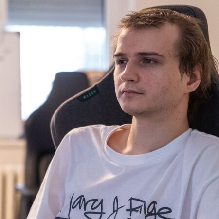 Lorenof se pronuncia sobre a atmosfera nos jogos públicos