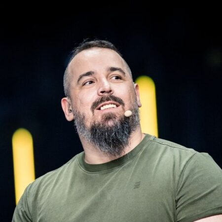 Kassad critica Team Falcons: “Só tem dinheiro do petróleo”