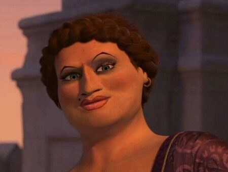 Estátua inesperada de Shrek vira sensação online após descoberta em Moscou