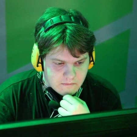 BLACKARXANGEL comenta sobre TORONTOTOKYO na posição 3