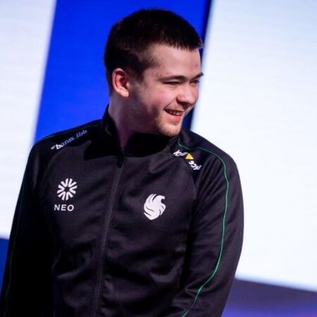 Sneyking Decepcionado com Performance do Falcons na ESL One Raleigh sem Malr1ne