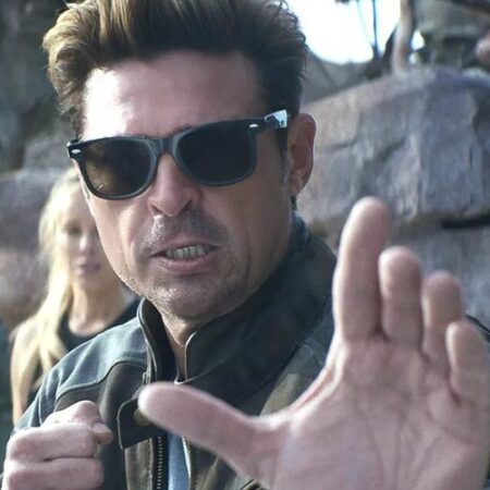 Karl Urban Reinventa Johnny Cage em Campanha de Marketing de Mortal Kombat 2: Uma Análise do Sucesso Antes do Lançamento