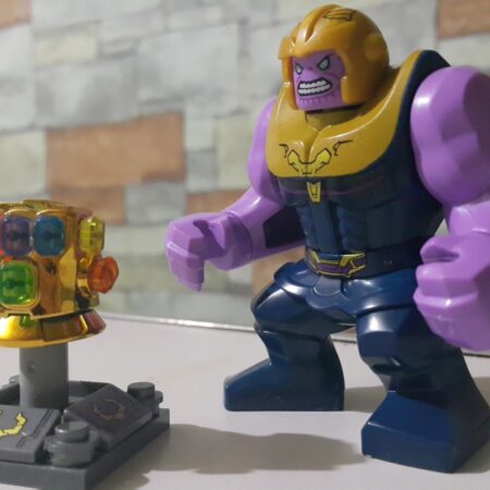 A Busca Terminável pela Manopla do Infinito LEGO: Thanos Ficaria Orgulhoso (e Talvez um Pouco Invejoso)