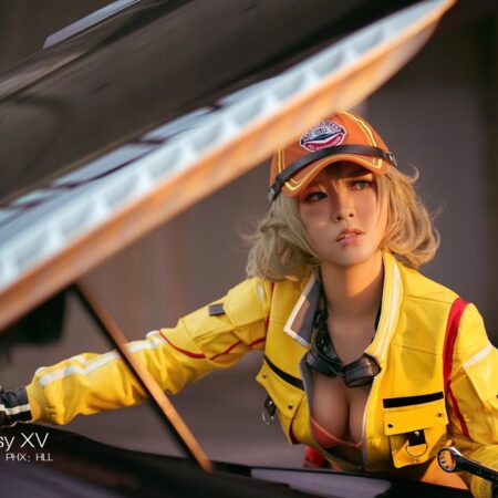 Cindy Aurum de Final Fantasy XV Ganha Vida em Cosplay Deslumbrante: Muito Além da Chave de Fenda