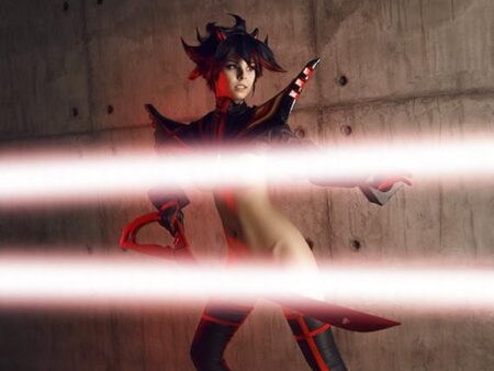 Olhos Que Cortam: A Maestria de Helly Valentine no Cosplay de Ryuko Matoi